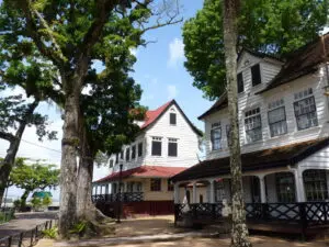 3.4 Stadswandeling Suriname Around The World Travel