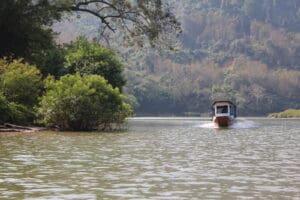 Dag 8 - boottocht - Laos - Around The World Travel