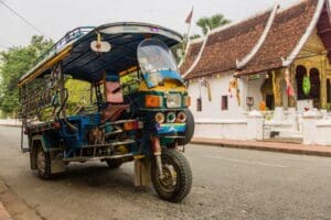 Dag 5 - Tuk tuk in Laos - Around The World Travel